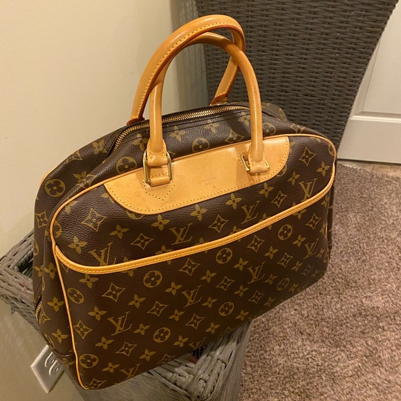 $1350 - Picture 1 of 8